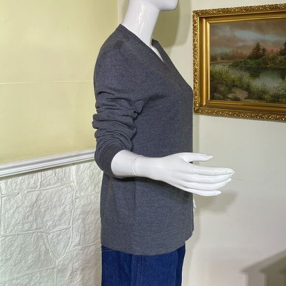 Theory 100% Merino Wool Classic V-Neck Sweater - Picture 4 of 13